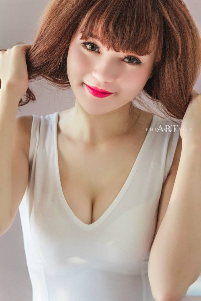 局長(zhǎng)揉著秘書的雙乳h文電影